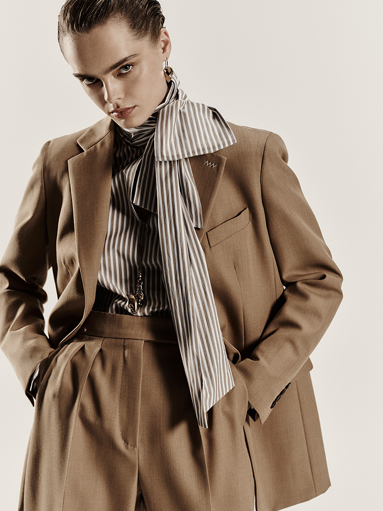 Model with Max Mara Sartoriale single-breasted blazer in camel-coloured wool Grain de Poudre, paired with shirt and foulard.