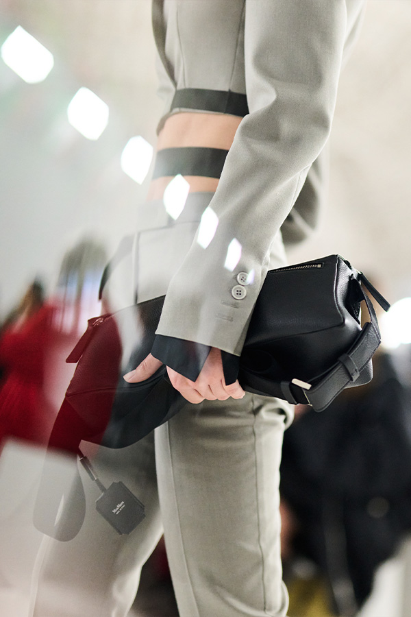 Max Mara Spring/Summer 2026 Fashion Show - Detail shot showing black bag held in model’s hand.